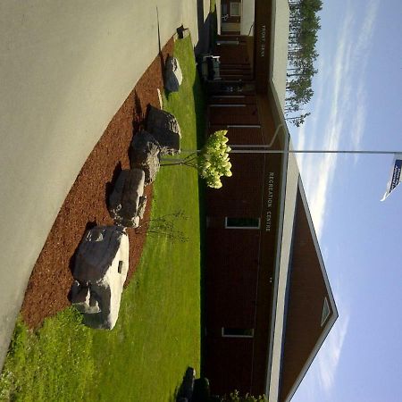 Red Pine Inn & Conference Centre Alliston ภายนอก รูปภาพ