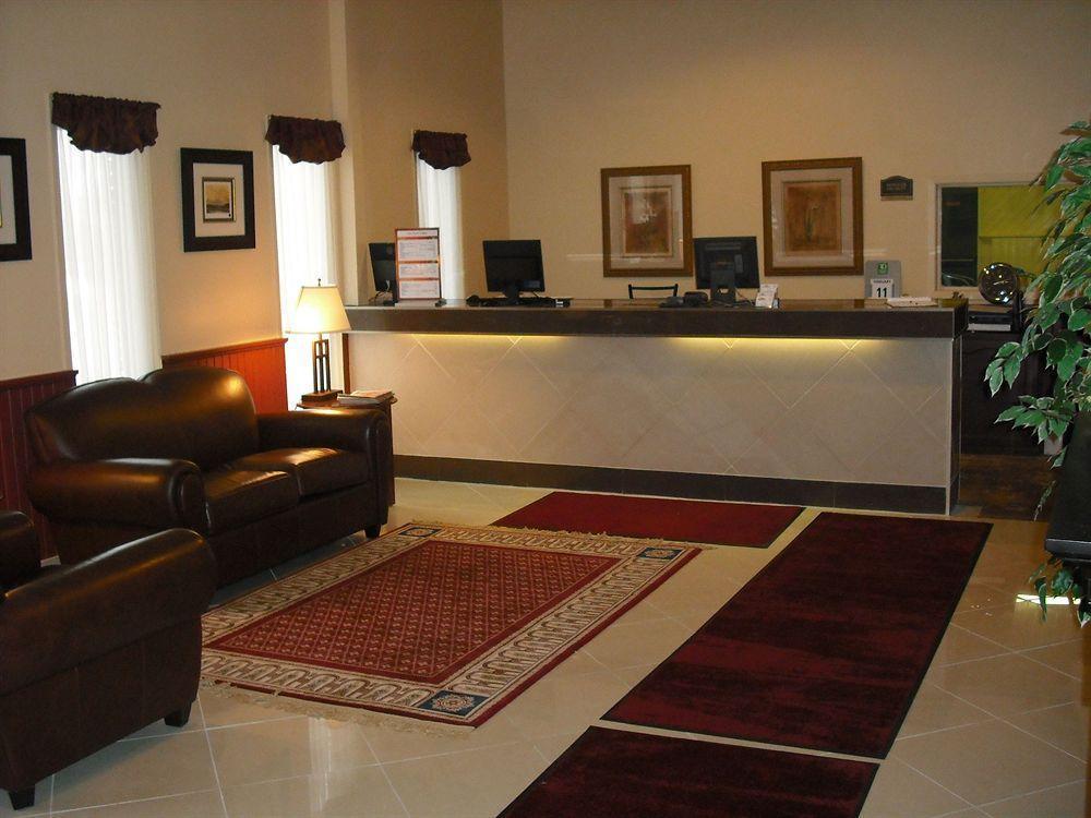 Red Pine Inn & Conference Centre Alliston ภายนอก รูปภาพ