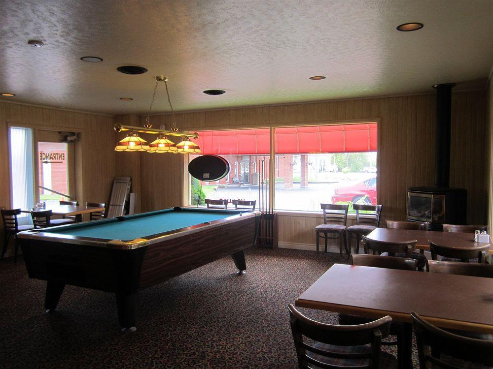 Red Pine Inn & Conference Centre Alliston ภายนอก รูปภาพ