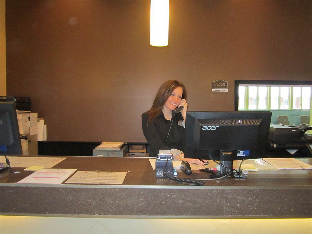 Red Pine Inn & Conference Centre Alliston ภายนอก รูปภาพ