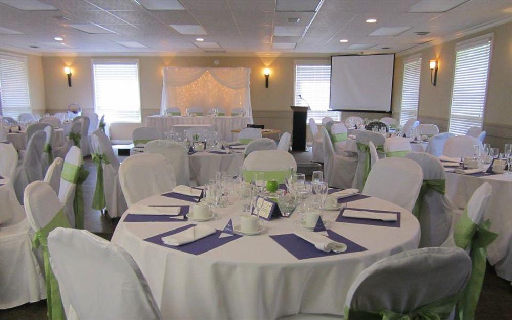 Red Pine Inn & Conference Centre Alliston ภายนอก รูปภาพ