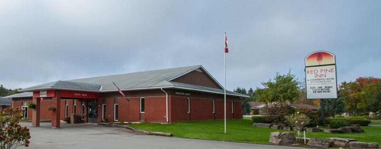 Red Pine Inn & Conference Centre Alliston ภายนอก รูปภาพ