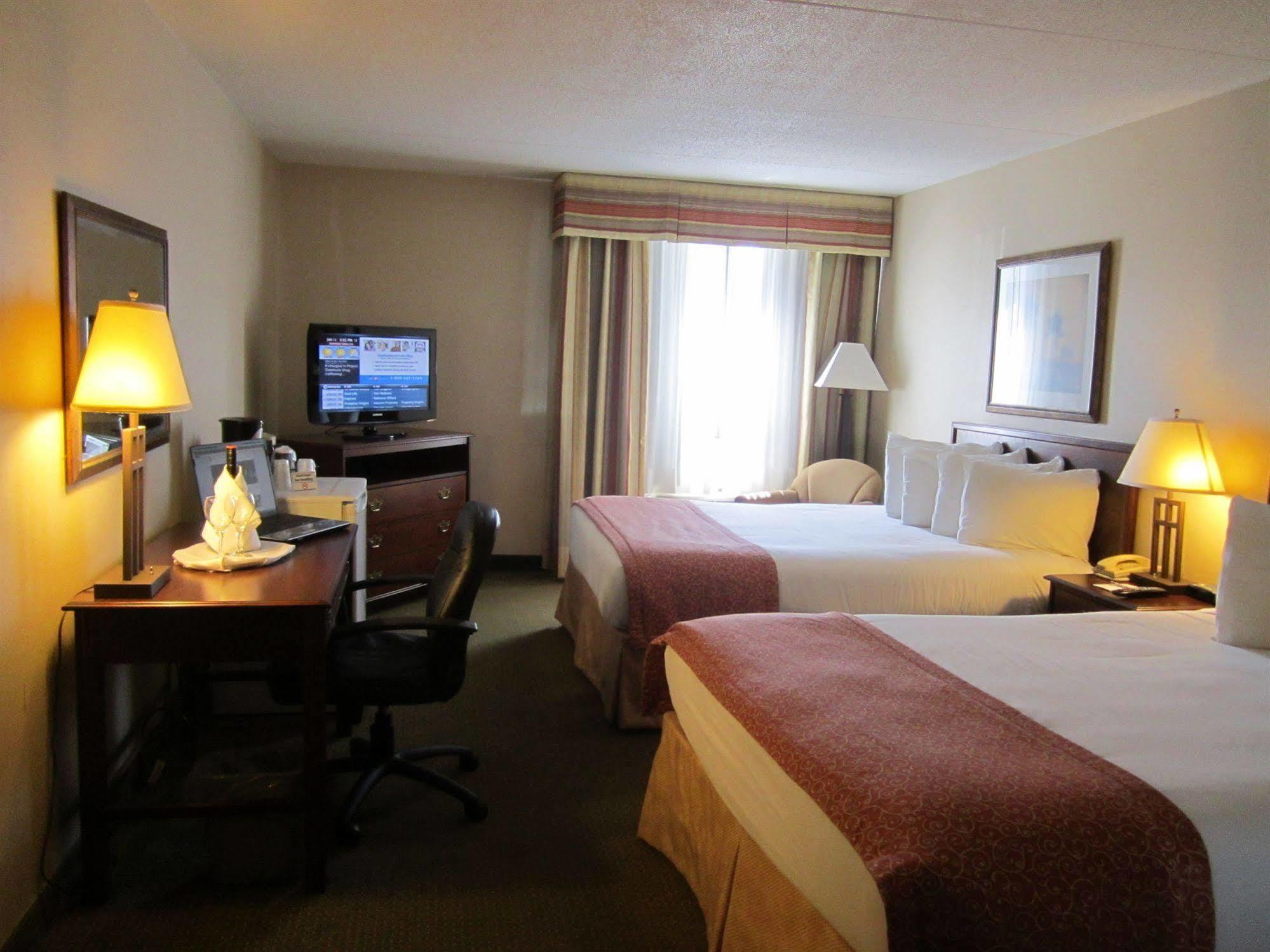 Red Pine Inn & Conference Centre Alliston ภายนอก รูปภาพ